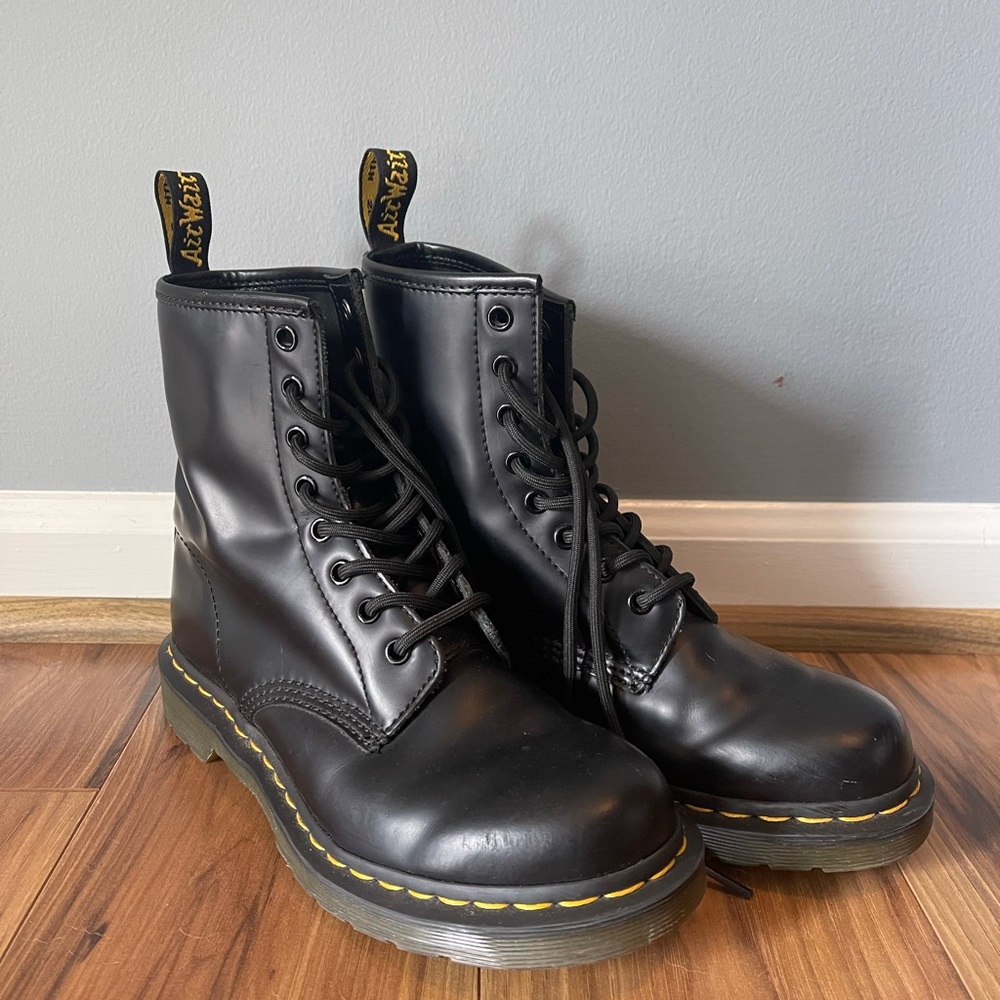 Dr. Martens 1460 Smooth leather lace up boots